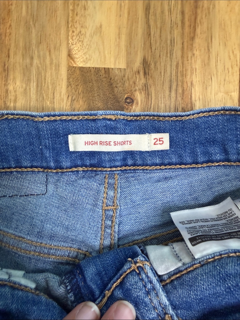 Levi’s High Rise Shorts - Picture 2 of 7